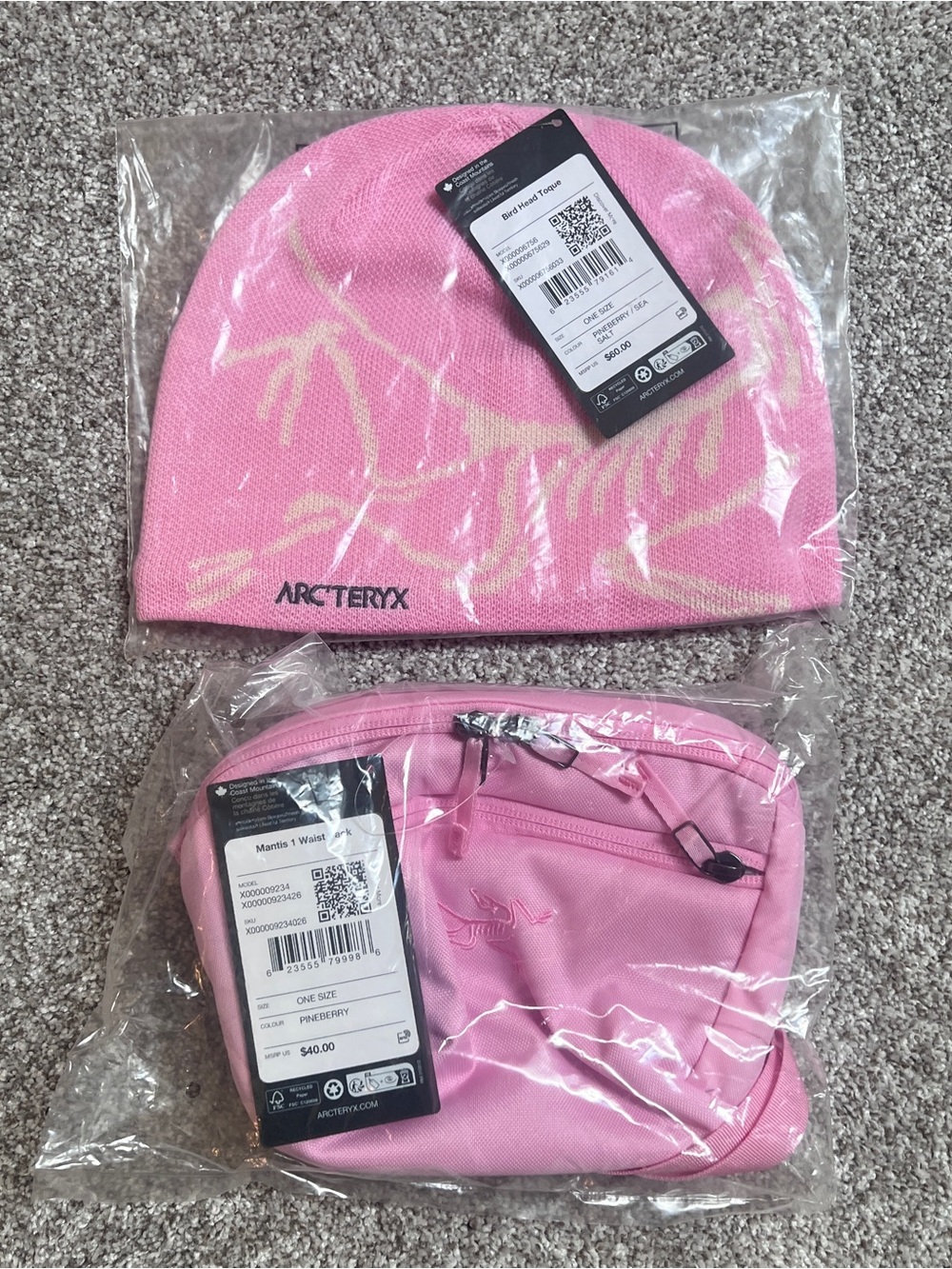 Arc'teryx Pineberry Set of 2, Bird Head Toque Beanie & Mantis 1 Waist Pack